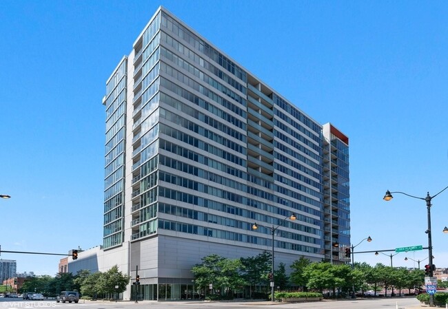 property at 659 W Randolph St