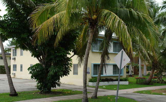 Riviera Isles in Coral Gables, FL - Foto de edificio - Building Photo