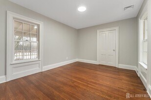 100 Old Hwy 28 in White House Station, NJ - Building Photo