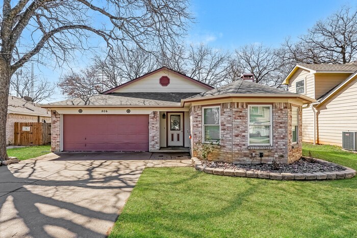 806 Love Wood Ln in Arlington, TX - Building Photo