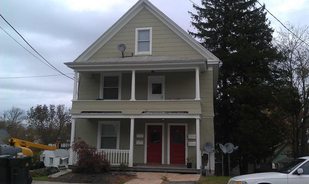 88 Riverview Ave in New London, CT - Building Photo