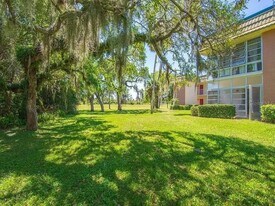 7 Vista Gardens Trl, Unit 105 in Vero Beach, FL - Building Photo