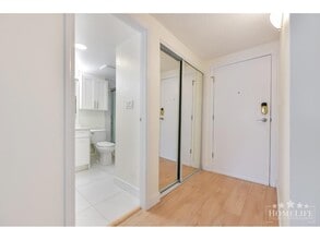 1444 Martin St in White Rock, BC - Building Photo - Building Photo