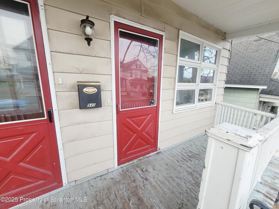 940 E Elm St in Scranton, PA - Building Photo