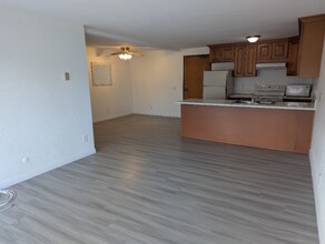 8308 Regents Rd in San Diego, CA - Building Photo - Building Photo