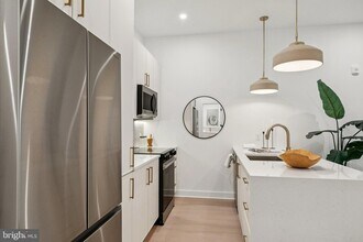 30 W Allens Ln, Unit 107 in Philadelphia, PA - Foto de edificio - Building Photo