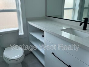 2274-2274 Woodlawn St in Kelowna, BC - Building Photo - Building Photo
