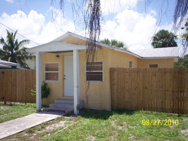 936 SE Nassau Ave in Stuart, FL - Building Photo - Building Photo