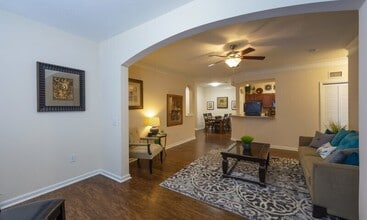 15503 W Bellfort Ave in Sugar Land, TX - Foto de edificio - Building Photo