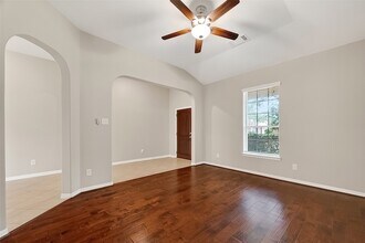 3226 W Trail Dr in Pearland, TX - Foto de edificio - Building Photo
