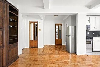 140 E 40th St in New York, NY - Building Photo - Building Photo
