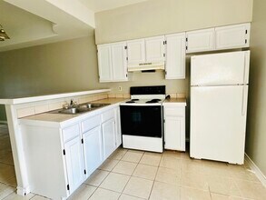 2005 Cross St in Laredo, TX - Building Photo - Building Photo