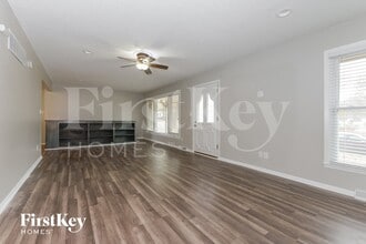 716 SW Williams St in Lee's Summit, MO - Foto de edificio - Building Photo