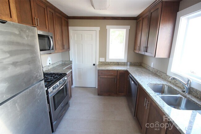 110 Hillside Ct in Tryon, NC - Building Photo - Building Photo