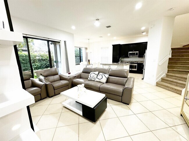 3209 W 98th Pl in Hialeah, FL - Building Photo - Building Photo