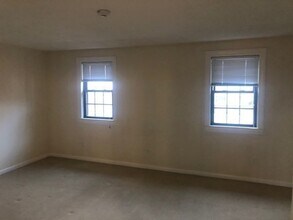 360 Neponset St in Canton, MA - Foto de edificio - Building Photo