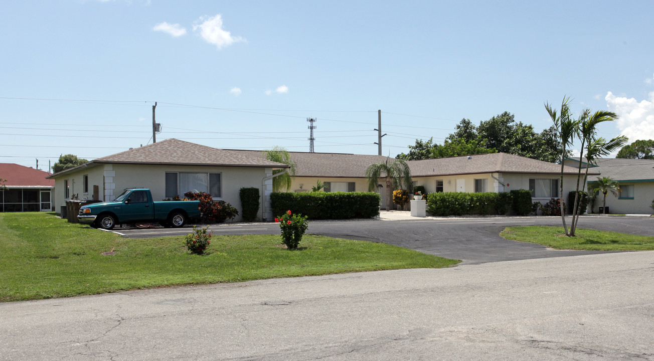 1232 SE 8th St in Cape Coral, FL - Building Photo