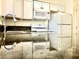 583 Van Wey Cir, Unit D in Eagle Point, OR - Building Photo
