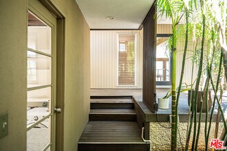 8895 Appian Way in Los Angeles, CA - Building Photo - Building Photo