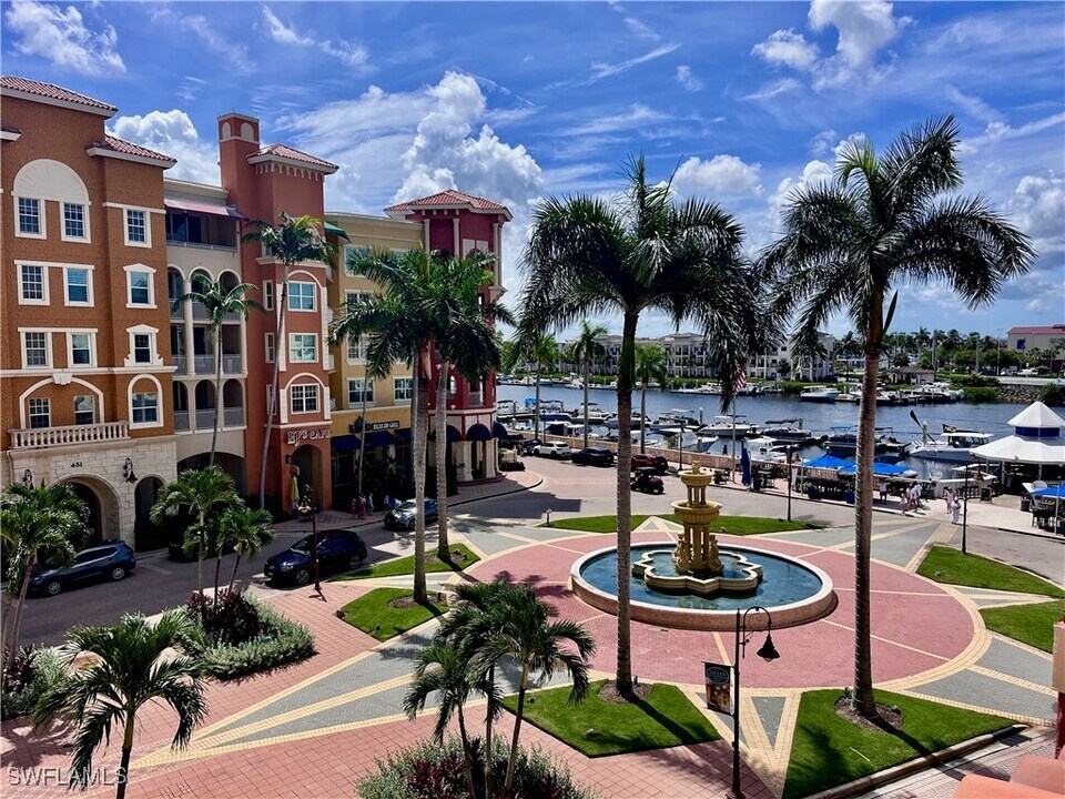 450 Bayfront Pl in Naples, FL - Building Photo