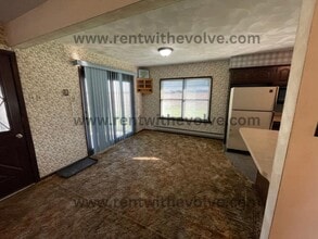 5671 S 100 W in Portland, IN - Foto de edificio - Building Photo