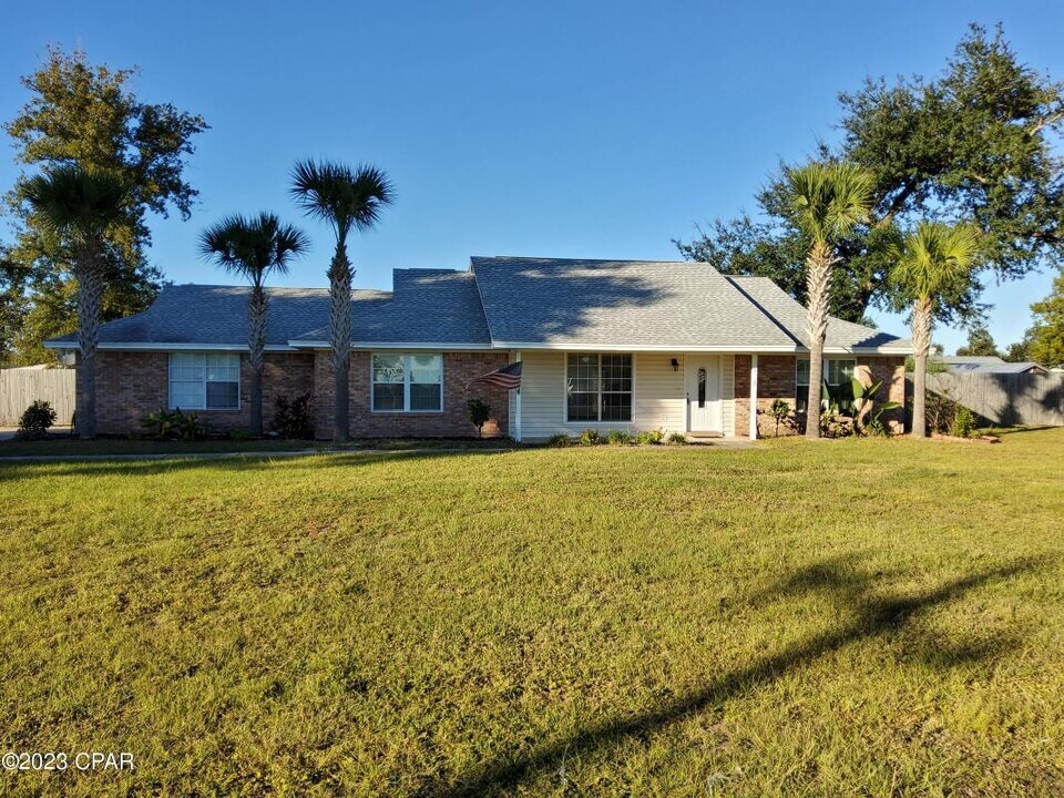 5117 Bay Head Rd in Youngstown, FL - Building Photo