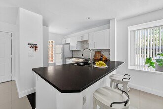 4807 Via Palm Lakes in West Palm Beach, FL - Building Photo - Building Photo