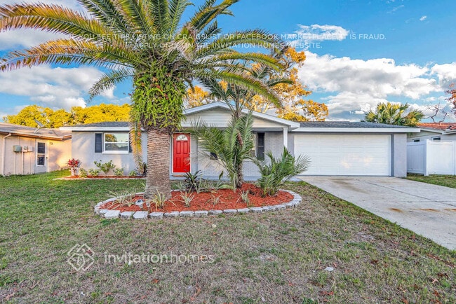 9900 Lakeside Ln in Port Richey, FL - Building Photo - Building Photo