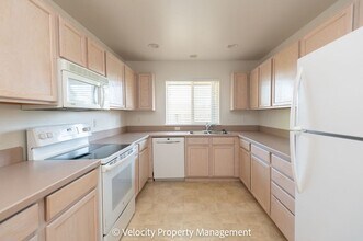 1204 NE Dawson Dr in Bend, OR - Building Photo - Building Photo