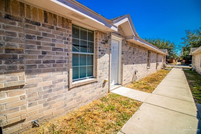 1505 Tampa St, Unit 2 in Edinburg, TX - Building Photo - Building Photo