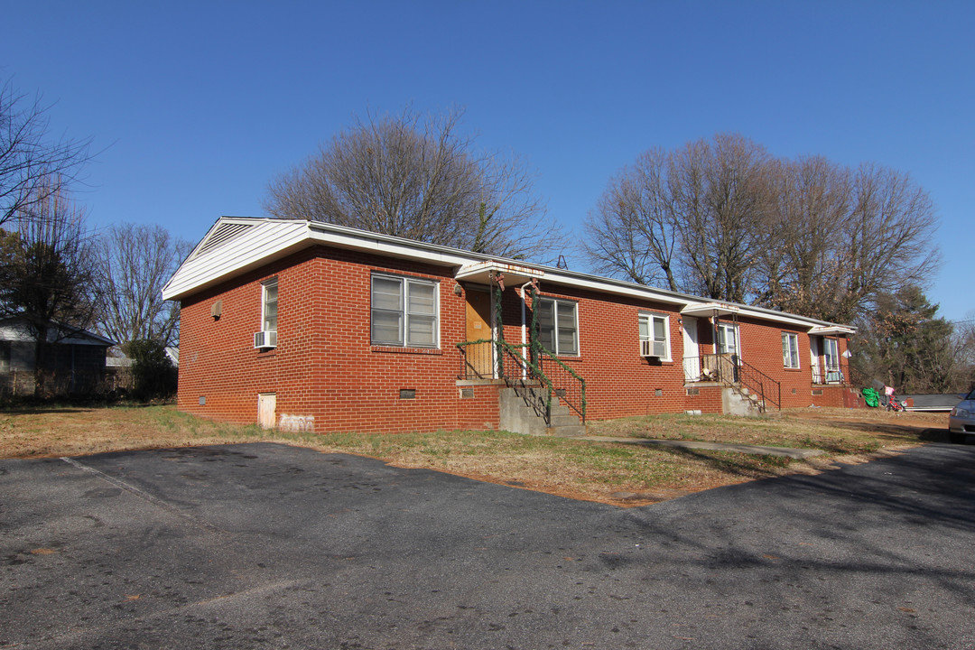 3040 US Highway 70 SW in Hickory, NC - Building Photo