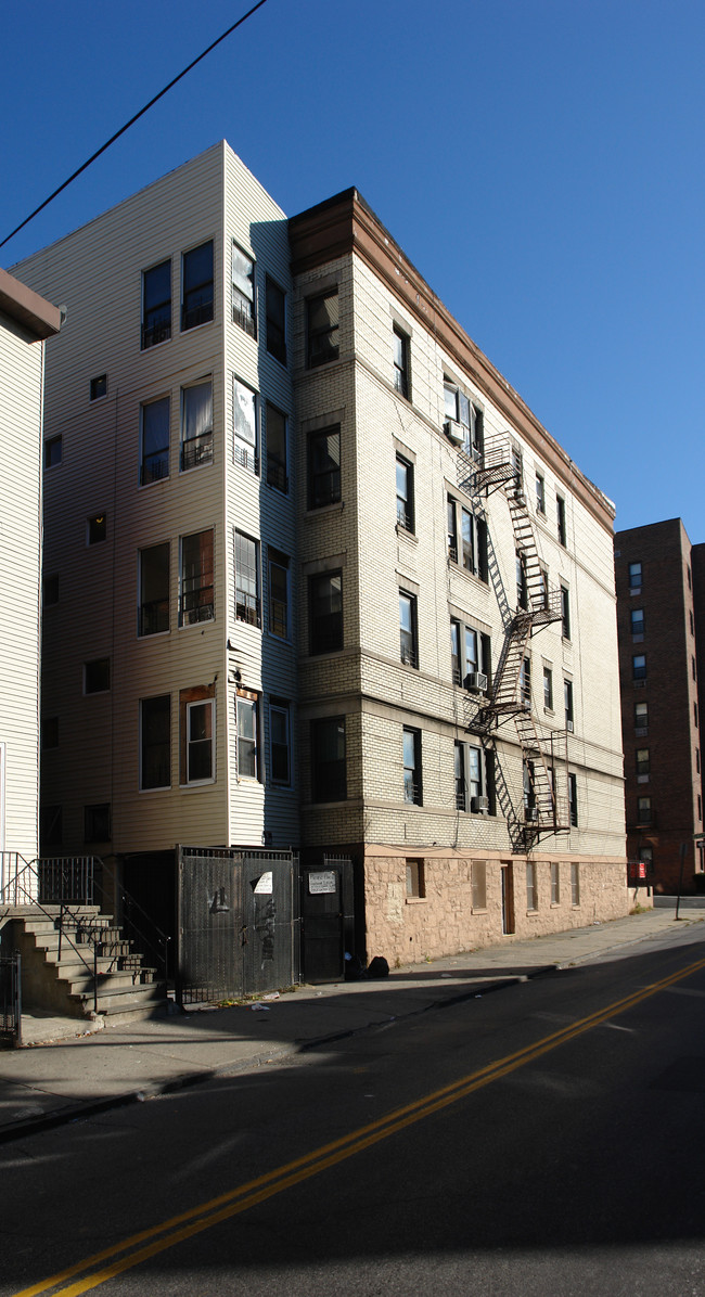 67 Cliff Ave in Yonkers, NY - Building Photo - Building Photo