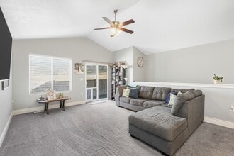 1912 370 E in Tooele, UT - Foto de edificio - Building Photo