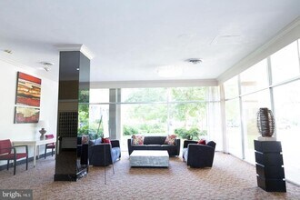 6641 Wakefield Dr, Unit 901 in Alexandria, VA - Building Photo - Building Photo