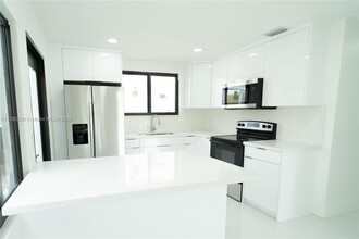 6791 SW 25th St in Miami, FL - Building Photo - Building Photo