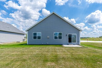 5302 Addyson Dr in Bettendorf, IA - Building Photo - Building Photo