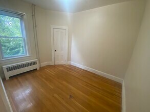 23 Harrison St, Unit 1 in Somerville, MA - Foto de edificio - Building Photo