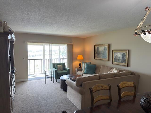 property at 7146 Huntington Ln