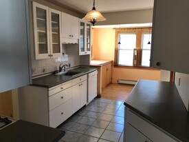 94 Heath St, Unit 1 Apartamentos