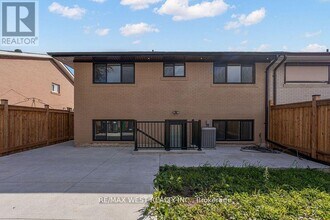 152 Clarence St in Brampton, ON - Building Photo - Building Photo