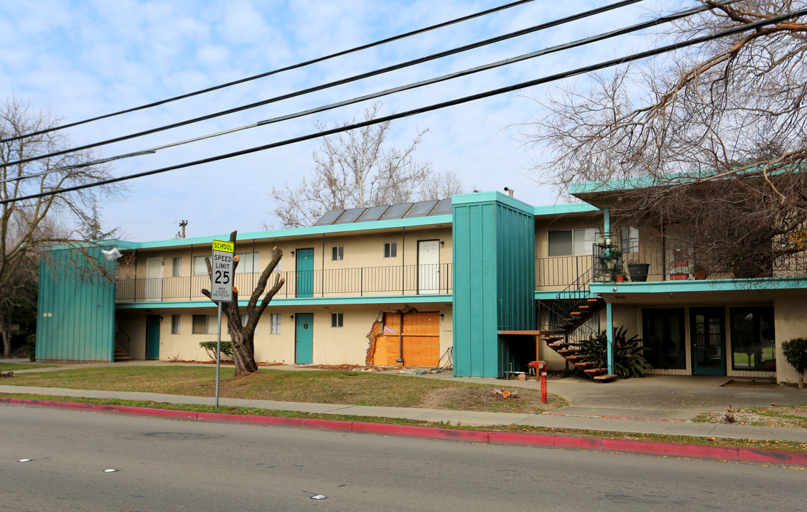 Lincoln Patio Apartments in Livermore, CA - Building Photo