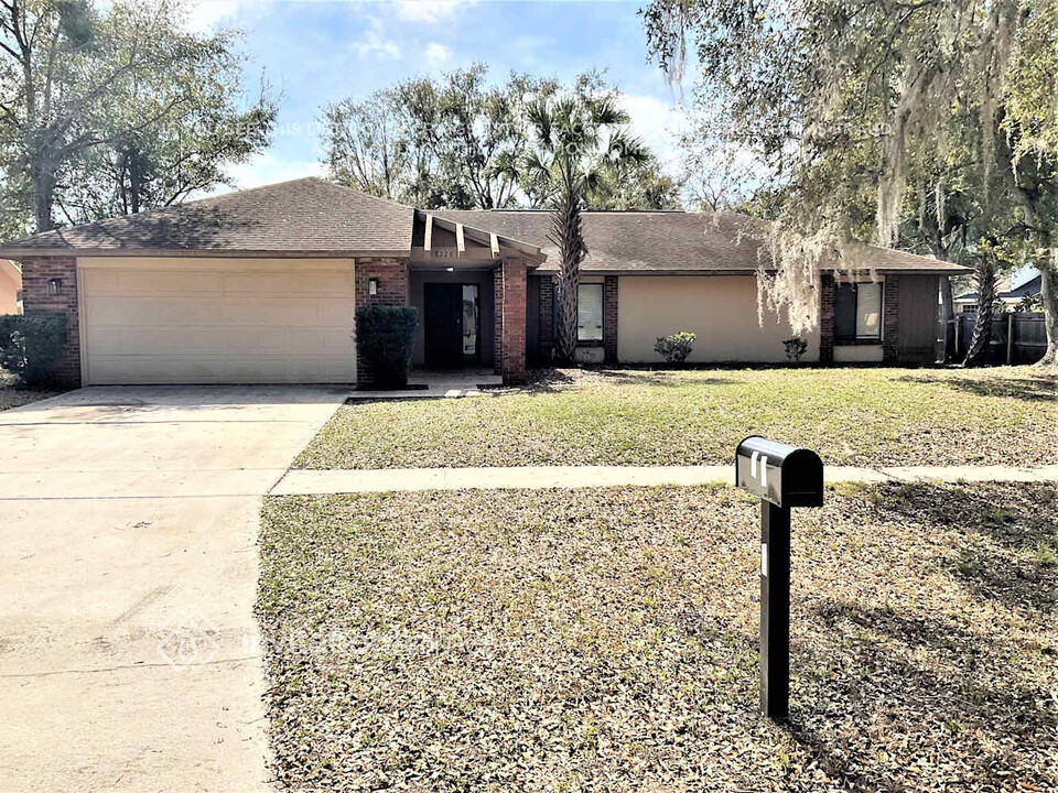 8228 Lost Lake Dr in Orlando, FL - Building Photo