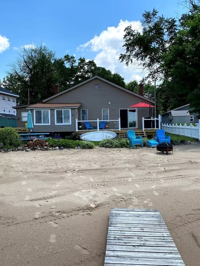 property at 2595 Lake Shore Dr