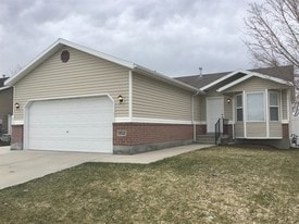 5540 W Stone Blf Wy in Kearns, UT - Building Photo