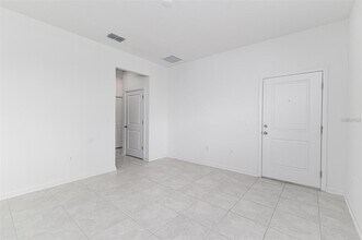 1121 Deepwater Cir in Eagle Lake, FL - Foto de edificio - Building Photo