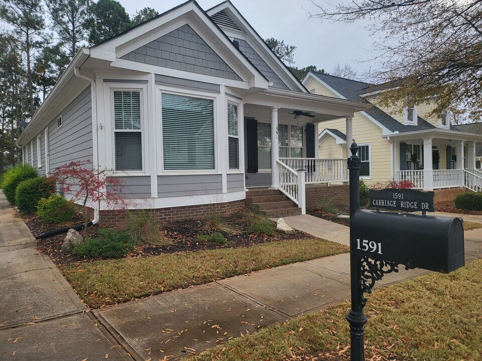 1591 Carriage Ridge Dr in Greensboro, GA - Building Photo