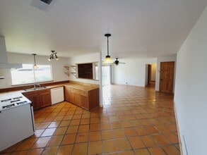 2344 Jardin Dr in Oxnard, CA - Building Photo - Building Photo
