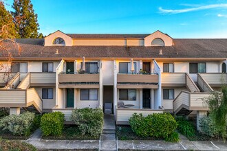 Walnut Place in Fremont, CA - Foto de edificio - Building Photo