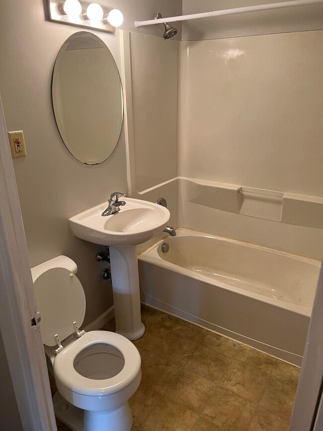 115 Norwood St in Barberton, OH - Building Photo - Building Photo