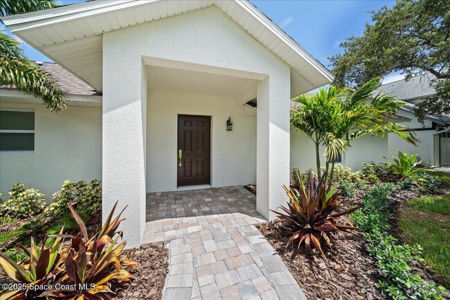 2060 Newfound Harbor Dr in Merritt Island, FL - Building Photo - Building Photo